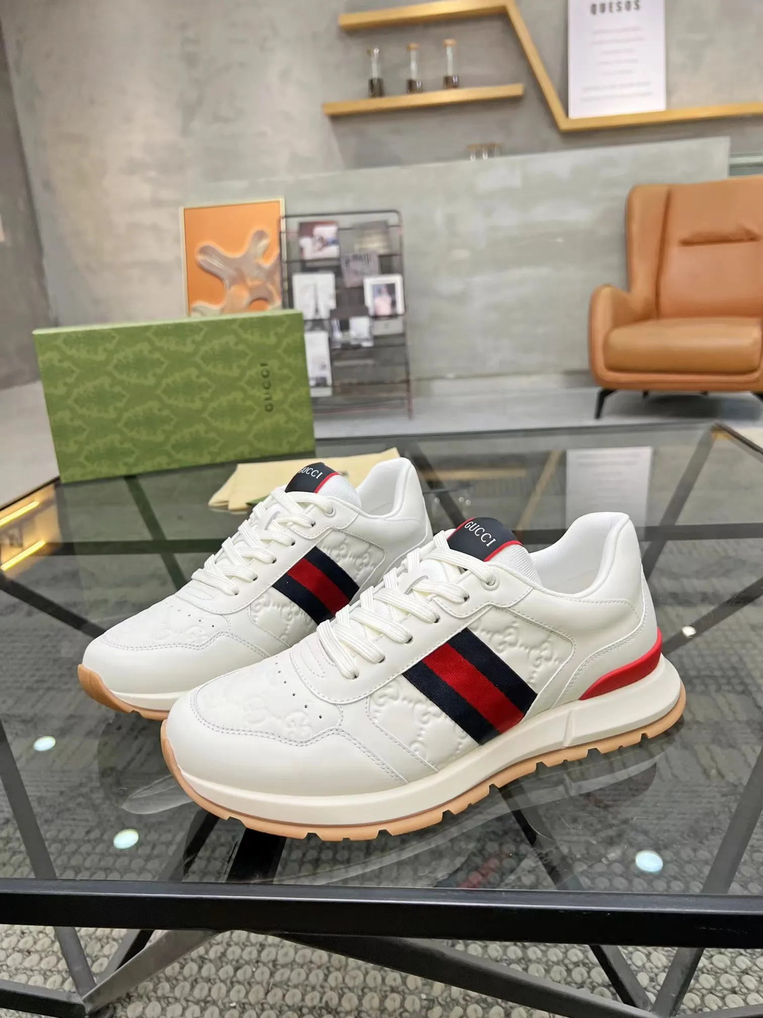 Factory price: 480💰New men's shoes GUCCI [Lightning] latest shoes shipped. Original quality, fashionable, made of special materials, sheepskin lining, brand new packaging. The foot feels super comfortable and the workmanship is impeccable. Size: 38-44, customized 45